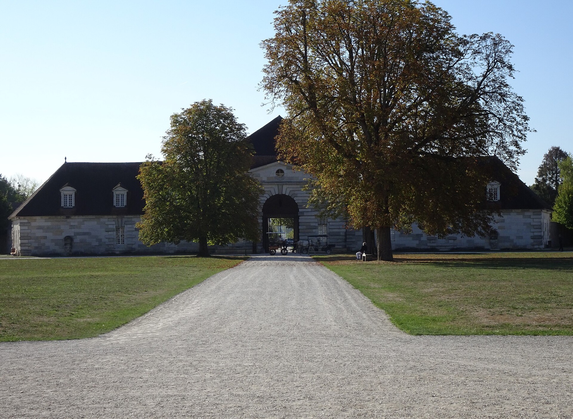 Mur d'enceinte · chapelle · four banal